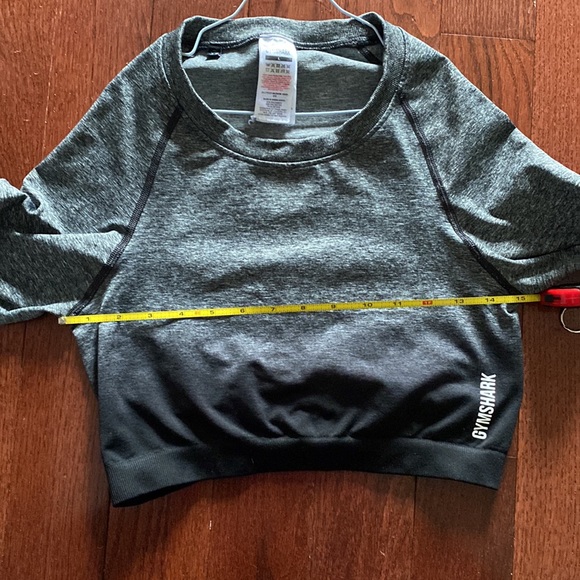 Gymshark Adapt Ombre Seamless Long Crop Top L. Top is in like new condition. - Picture 5 of 6
